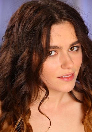 Stunning 18 are excited to present you with a picture gallery showcasing Mona has a hot form