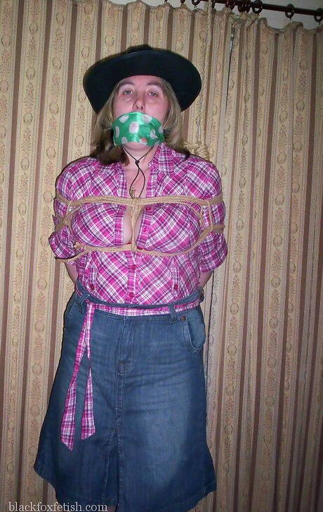 blackfoxbound invite you to explore free xxx photos featuring maiden in her prime in bdsm session